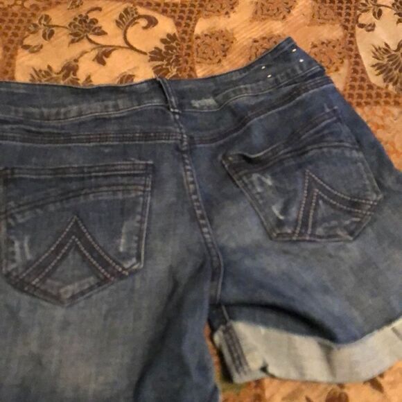 Delias Bailey distressed Jean shorts size 9/10 - Picture 4 of 5